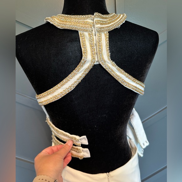 ♥️ White Faviana beaded formal gown - Picture 5 of 8